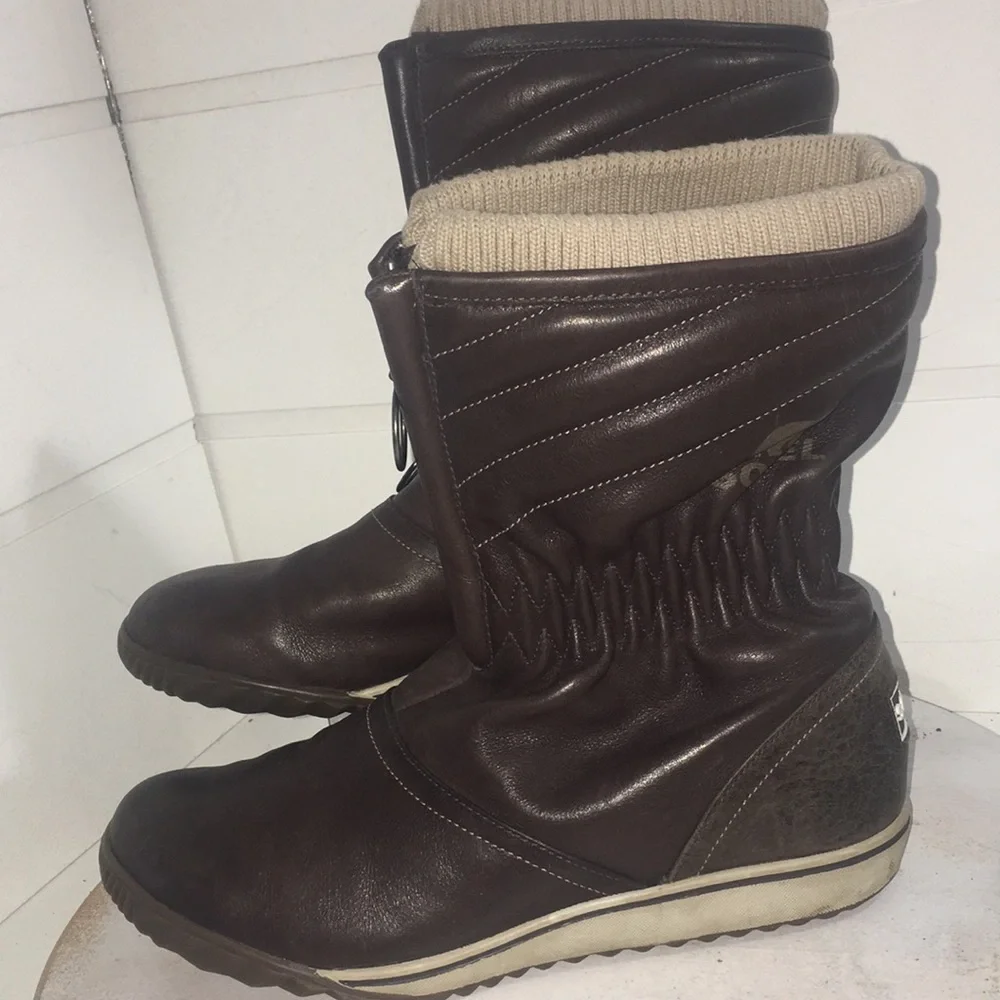 Sorel womens brown leather zip winter boots size 8.